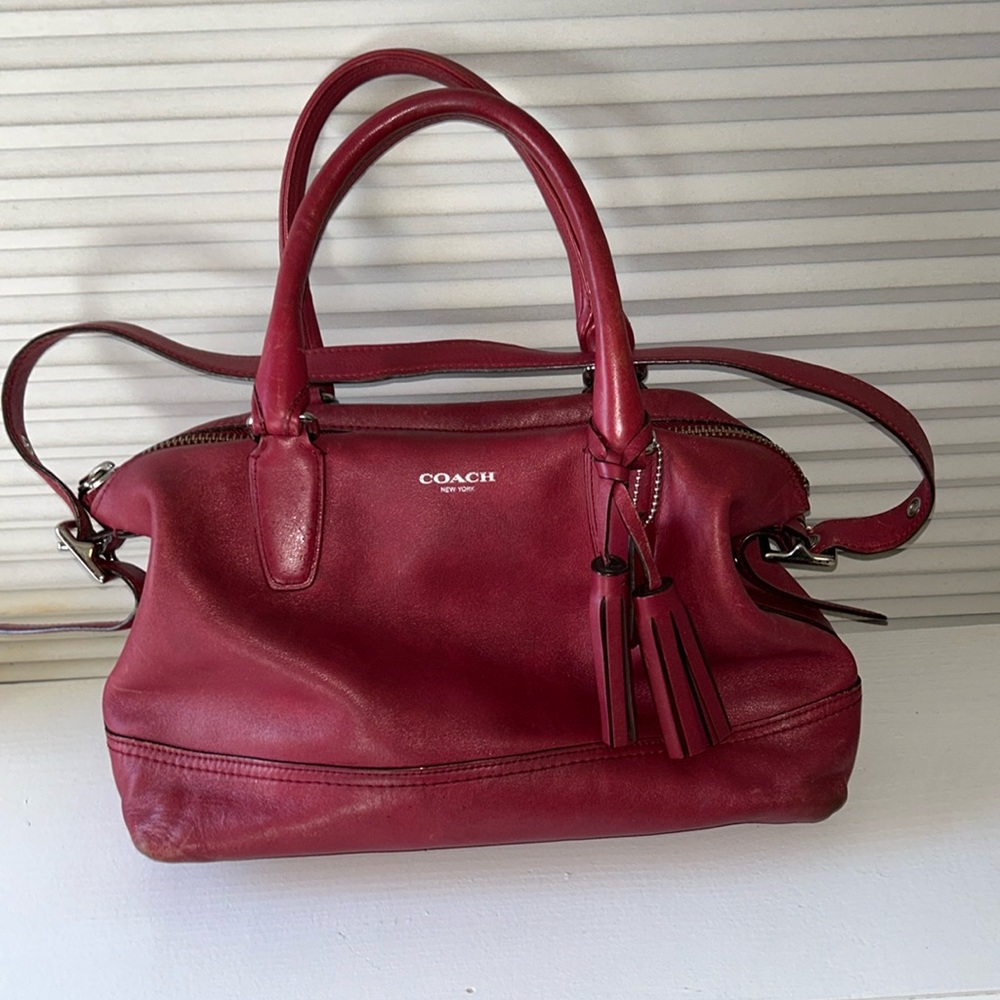 Coach red shoulder bag. Mediums size and perfect lining